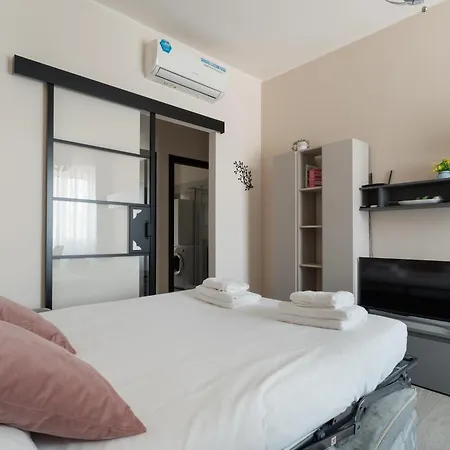 Apartamento Guesthost - Balcony Flat X3 Linate Airport Mm4